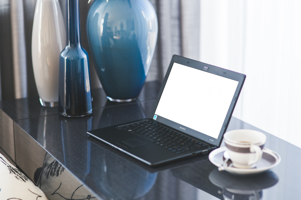 Laptop Mockup: decisive laptop